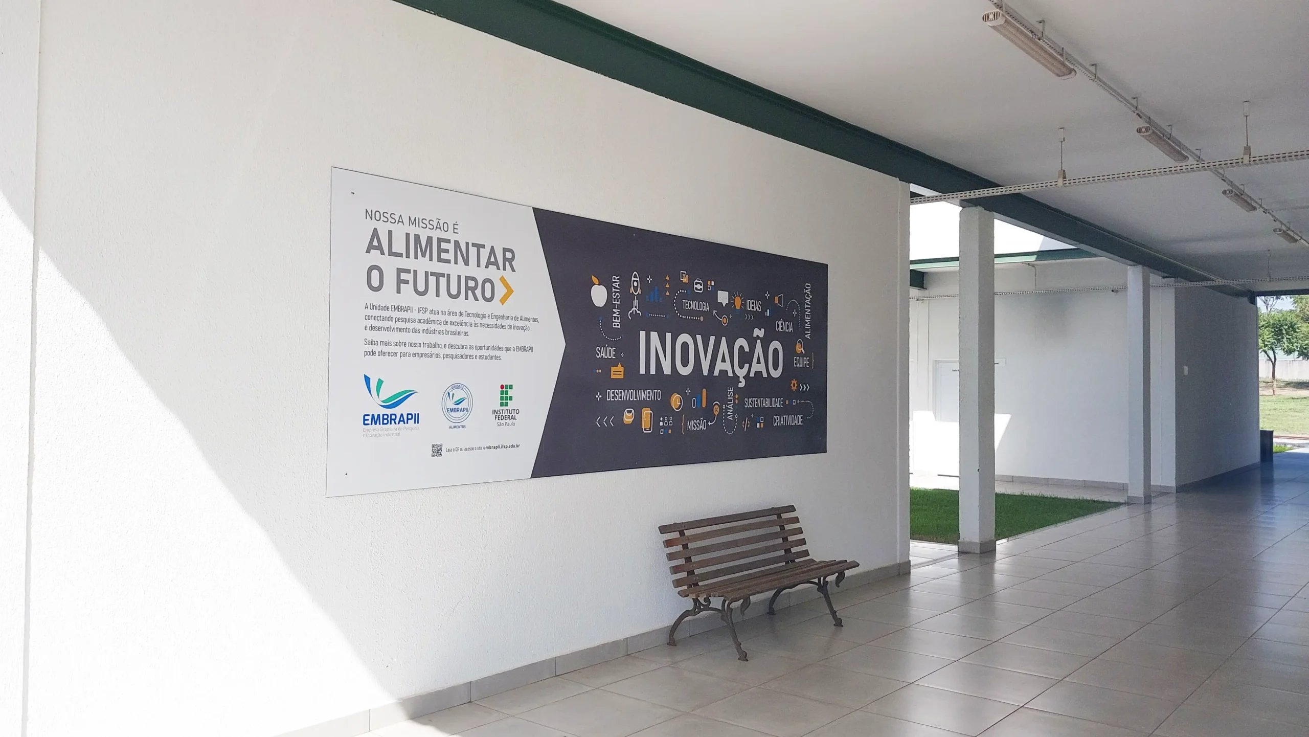 Sinalização visual no Bloco das salas dos docentes (Comunicação  Unidade EMBRAPII IFSP)
